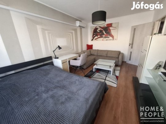Szeged frekventált helyén lakás eladó!