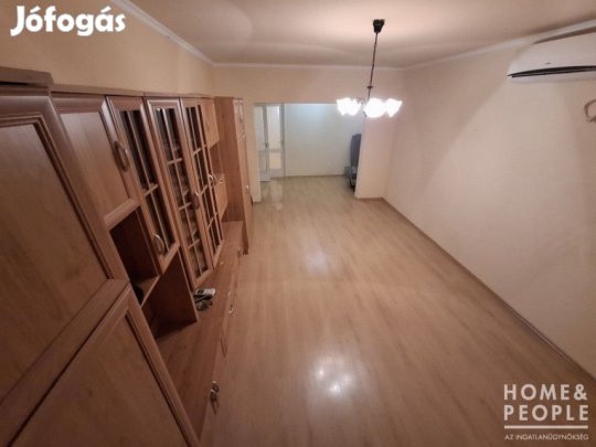 Szeged frekventált helyén lakás eladó!