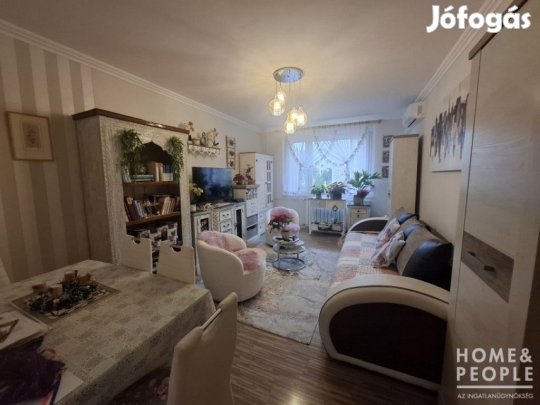 Szeged frekventált helyén lakás eladó!