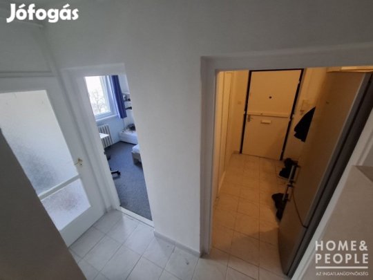 Szeged frekventált helyén lakás eladó!