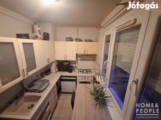 Szeged frekventált helyén lakás eladó!