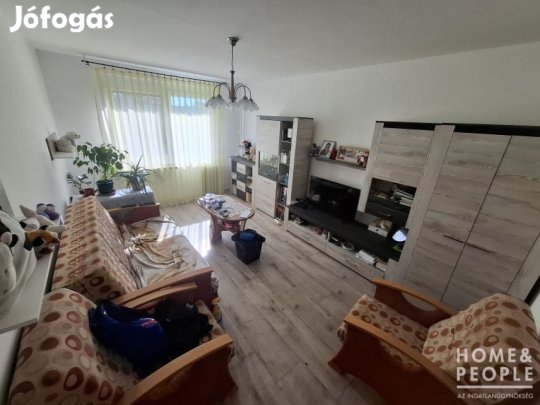 Szeged frekventált helyén lakás eladó!