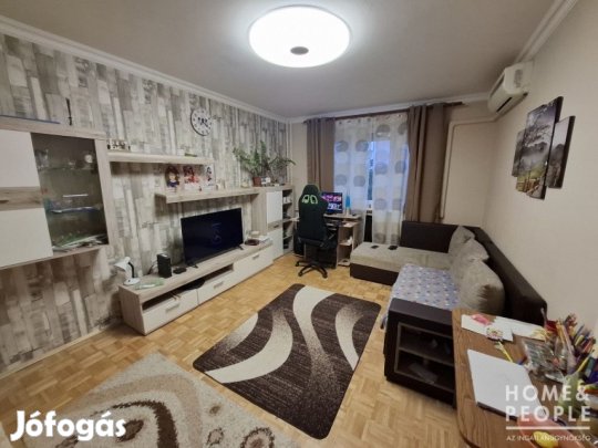 Szeged frekventált helyén lakás eladó!