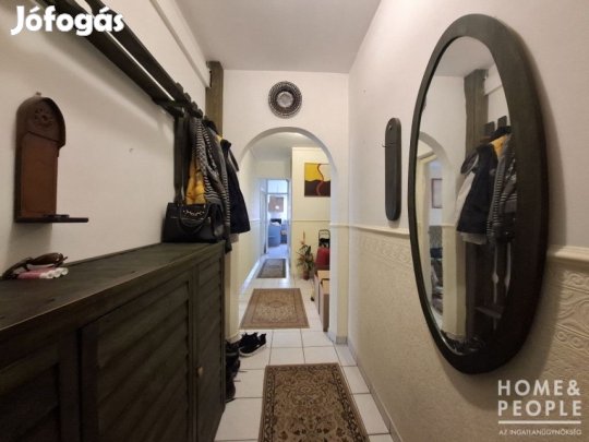 Szeged frekventált helyén lakás eladó!