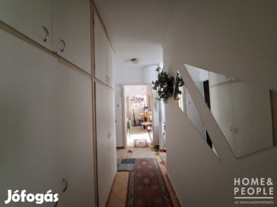 Szeged frekventált helyén lakás eladó!