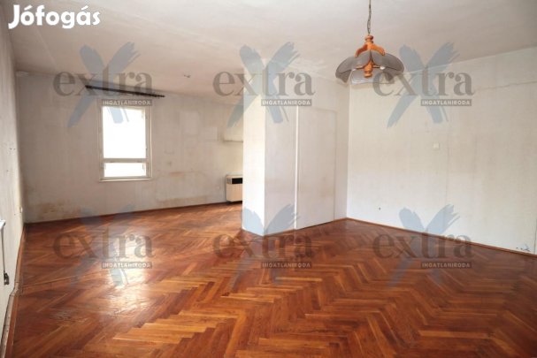 Szegeden, Móravárosban, felújítandó, erkélyes Téglalakás Eladó!