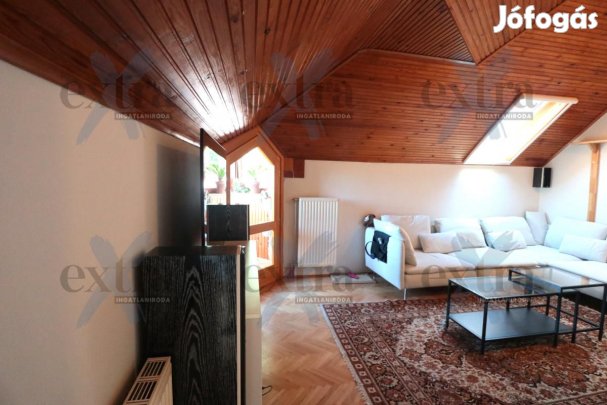 Szegeden, Rókuson, belső kétszintes, felújított Téglalakás Eladó!