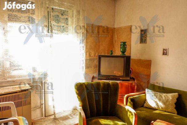 Szegeden, a TIK közvetlen közelében eladó egy 61 m-es, negyedik