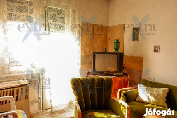 Szegeden, a TIK közvetlen közelében eladó egy 61 m-es, negyedik