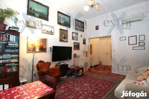 Szegeden a TIK közelében, első emeleti, 3 szobás Téglalakás Eladó!