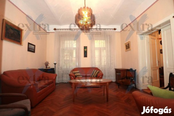 Szegeden a Teleki utcában, földszinti, Polgári Téglalakás Eladó!