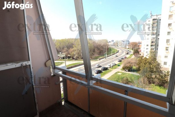 Szegeden a Tisza partján, 3 szobás panelprogramos Panellakás Eladó!