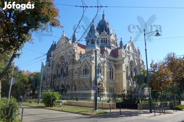 Szegeden az Árkád mellett, felújított, erkélyes, panorámás kilátással