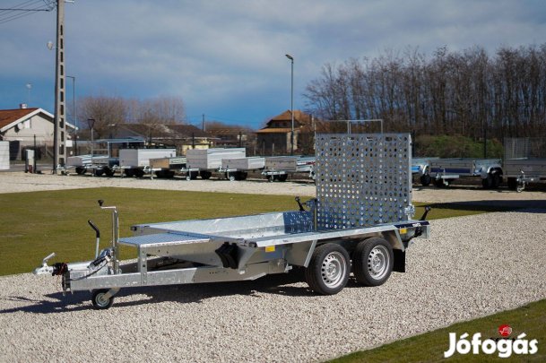 Szegeden új gépszállító utánfutó (2700kg) akciósan most 1.590.000 Ft