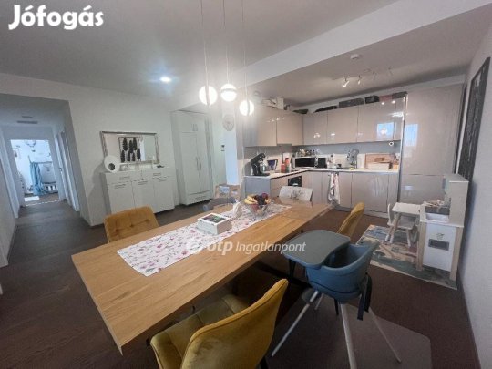 Szegedi 110 nm-es lakás eladó