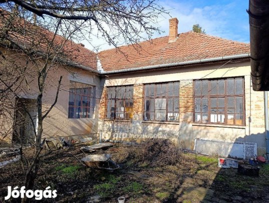 Szegedi 150 nm-es ház eladó