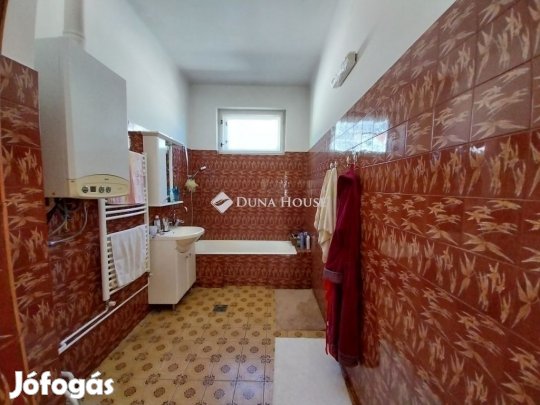 Szegedi 200 nm-es ház eladó