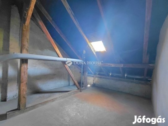 Szegedi 21 nm-es lakás eladó
