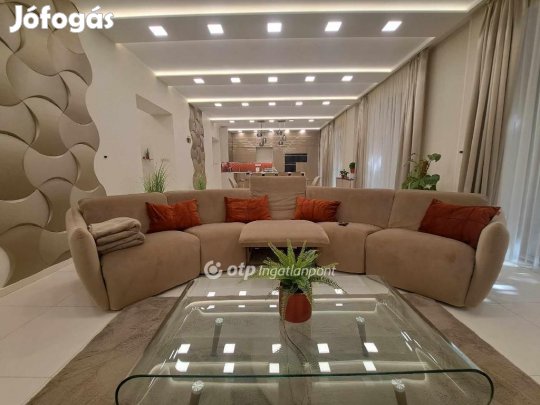 Szegedi 302 nm-es lakás eladó