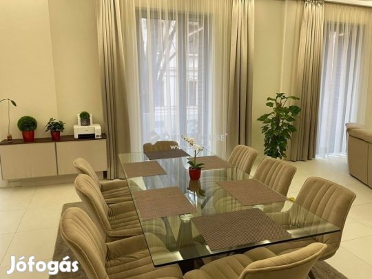 Szegedi 302 nm-es lakás eladó