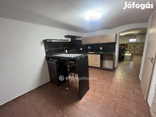 Szegedi 37 nm-es lakás eladó