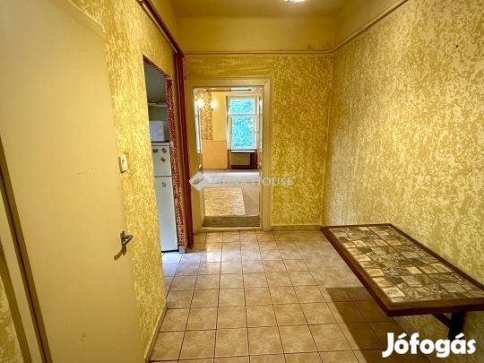 Szegedi 43 nm-es lakás eladó