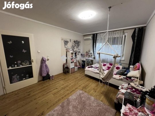 Szegedi 47 nm-es lakás eladó