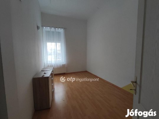 Szegedi 49 nm-es lakás eladó