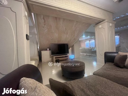 Szegedi 500 nm-es ház eladó