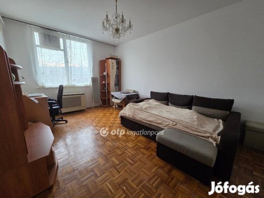 Szegedi 50 nm-es lakás eladó