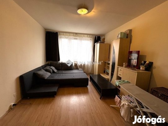 Szegedi 56 nm-es lakás eladó