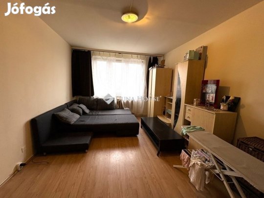 Szegedi 56 nm-es lakás eladó