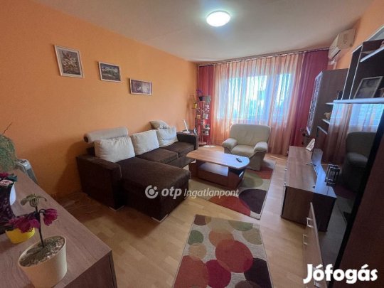 Szegedi 56 nm-es lakás eladó