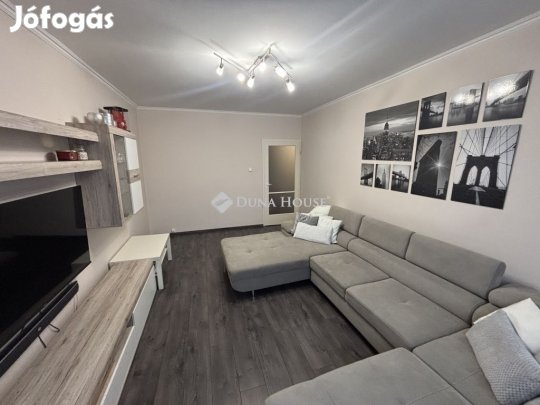 Szegedi 60 nm-es lakás eladó