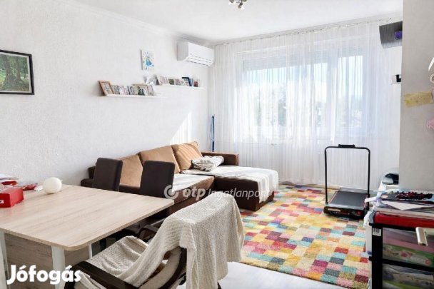 Szegedi 60 nm-es lakás eladó