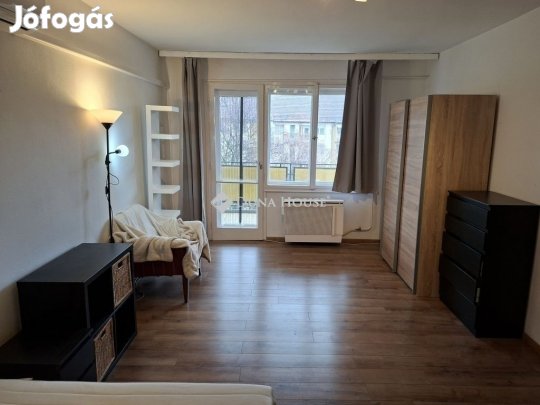 Szegedi 60 nm-es lakás eladó