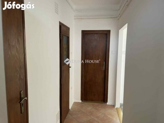 Szegedi 61 nm-es lakás eladó