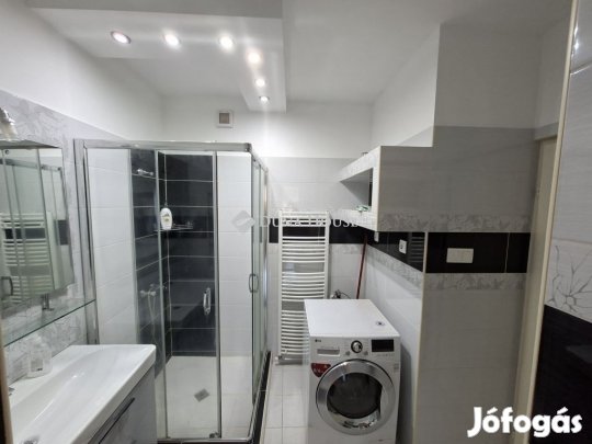Szegedi 64 nm-es lakás eladó