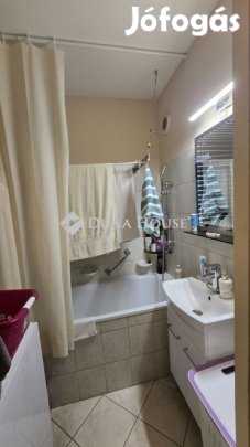 Szegedi 69 nm-es lakás eladó