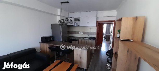 Szegedi 70 nm-es lakás eladó