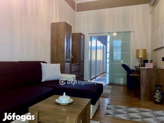 Szegedi 73 nm-es lakás eladó
