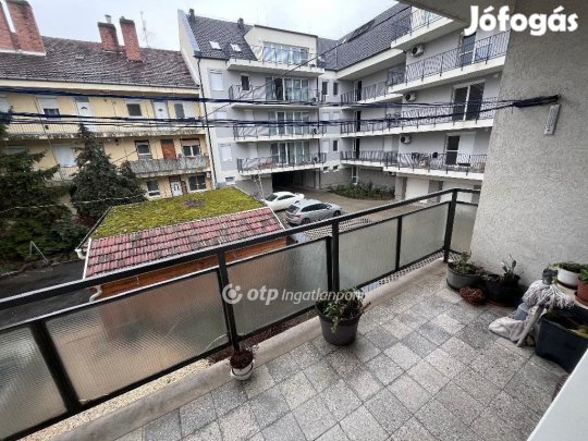 Szegedi 76 nm-es lakás eladó