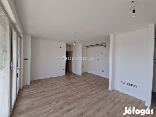 Szegedi 76 nm-es lakás eladó
