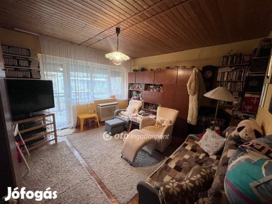 Szegedi 76 nm-es lakás eladó
