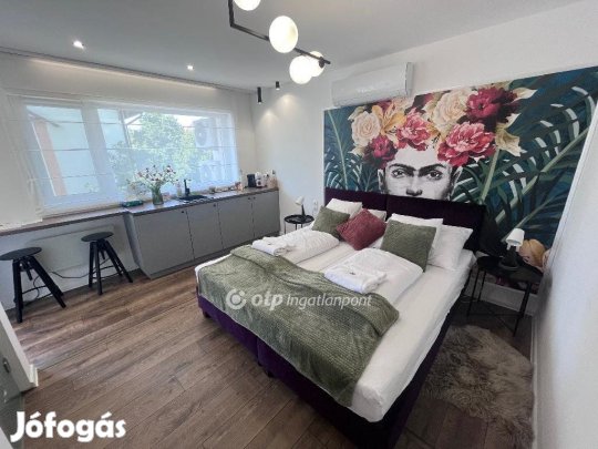 Szegedi 88 nm-es lakás eladó