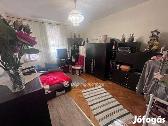 Szegedi 88 nm-es lakás eladó