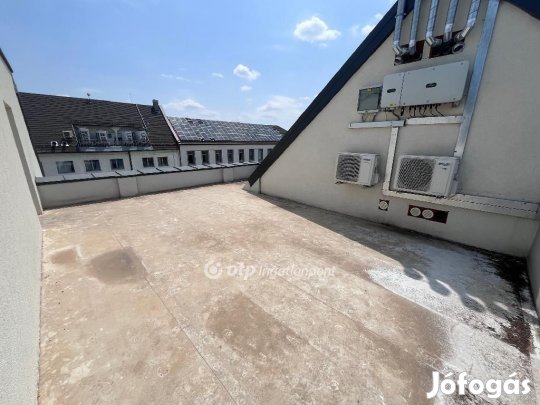 Szegedi eladó 157 nm-es iroda