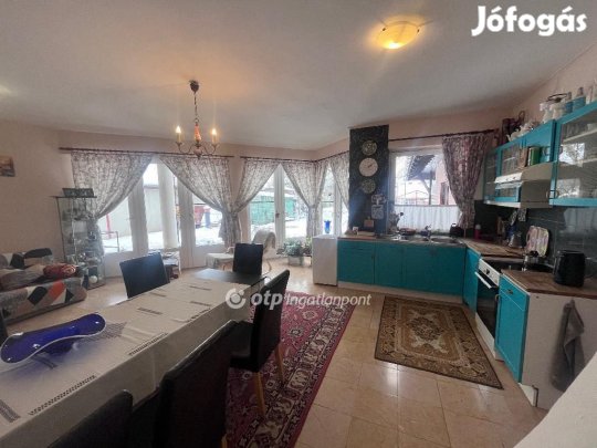 Szegedi eladó 254 nm-es ház