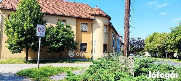 Szegedi eladó 360 nm-es ház