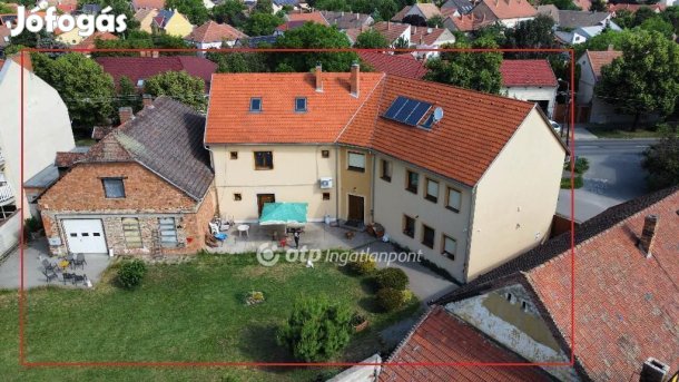 Szegedi eladó 680 nm-es ház